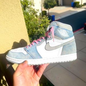 AIR JORDAN 1 RETRO HIGH OG 'HYPER ROYAL'